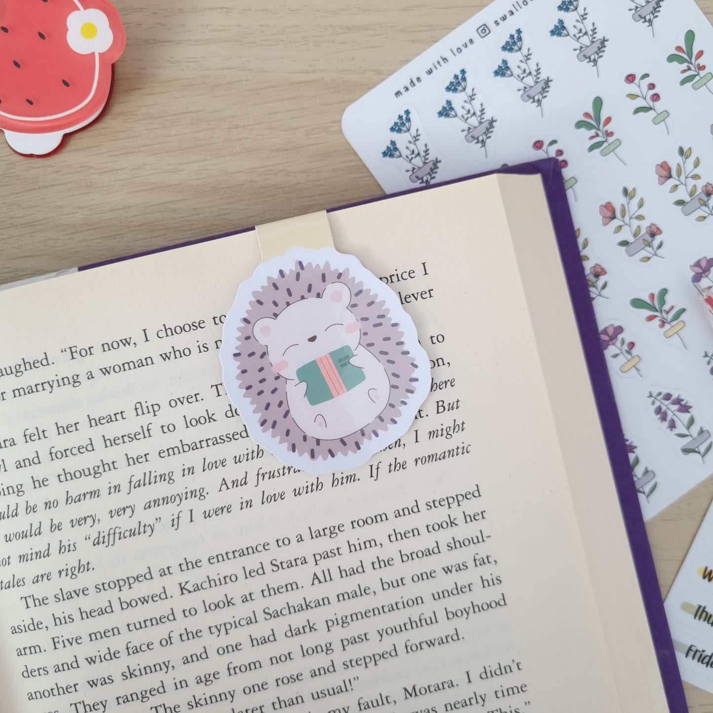 Magnetic Bookmark - Adorable Reading Headgehog